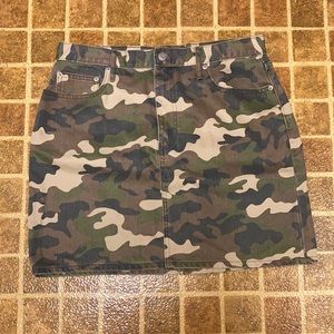 Camouflage skirt, size 31T, Gap.